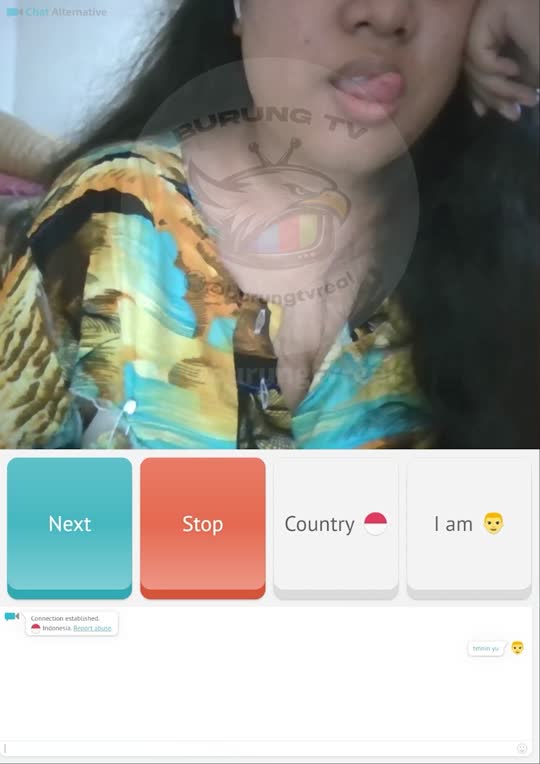 Tante manis nungging di warnet