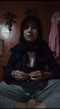 Hijab sange pingin di entot pamer body di toilet umum kualitas jernih