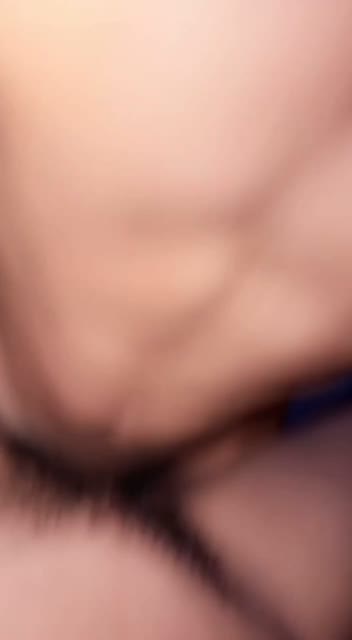 Percakapan tante minta keluar dalem pamer body di toilet umum sambil live