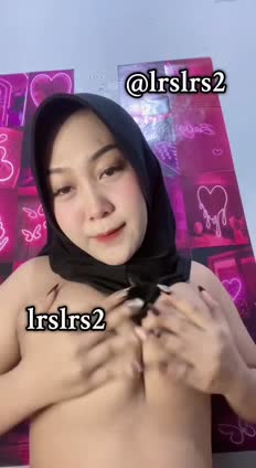 Hijab Laras remas toket di rumah kosong sampai keluar