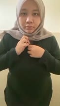 Jilbab tobrut uting coklat mantap – pamer body di kamar mandi terbaru viral