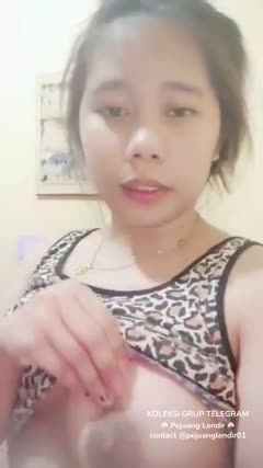 Bokep Indo Fanny – buka baju di toilet umum bikin nagih
