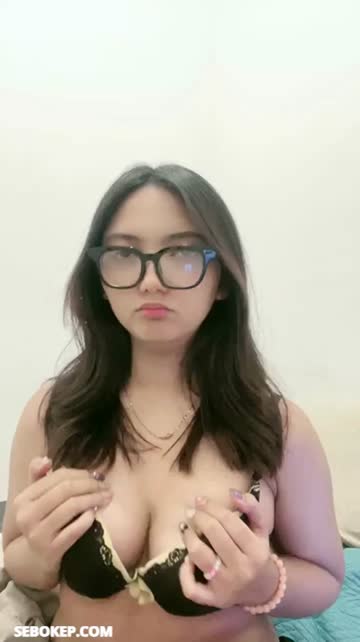 Kak Milie Kesepian Gini Remas Susu Gede Mango