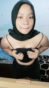 Jilbab hitam seksi – main di kamar mandi terbaru viral
