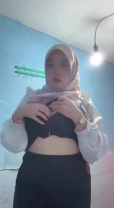 Bokep Tante Ibu guru salsa 4 nungging di rumah kosong