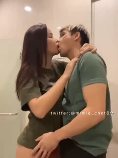 Bokep Indo Adik kaka wc mall remas toket di kamar mandi tanpa sensor