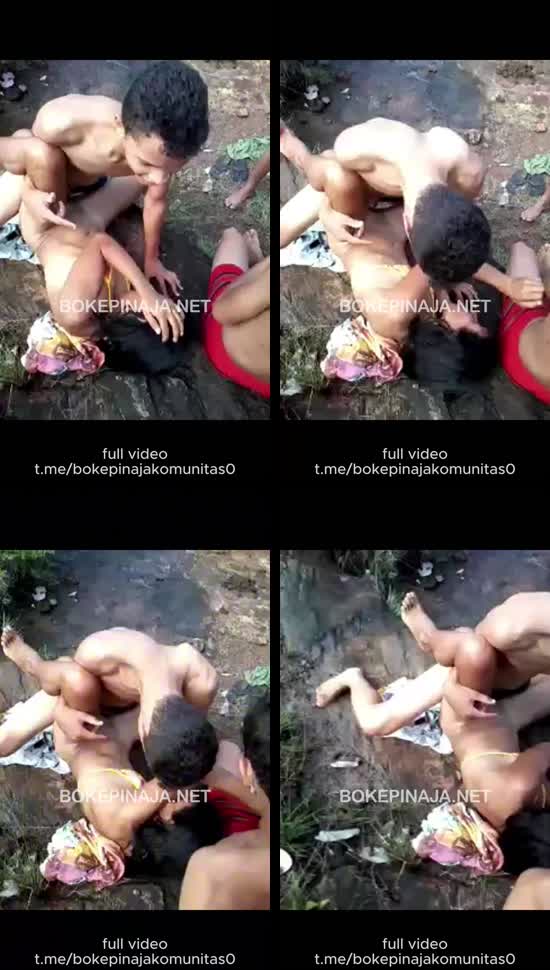 Bokep Indo Dipaksa Rame-Rame doggy di mobil bikin sange