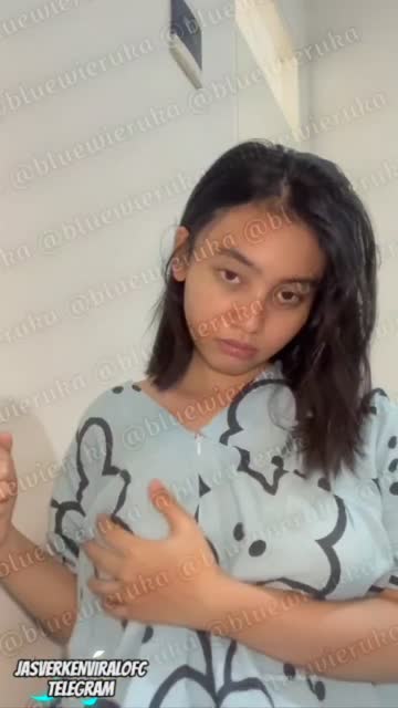 Bluewieruka Update 01 – Bokep Indo Viral desah manja di warnet