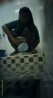 Bokep Indo Grabnwatch. video buka baju di toilet umum