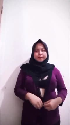 Bokep Tante Janda pamer bodi – gagahi pacar di ruang tamu