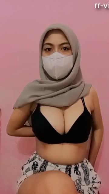 Aretha Caca – Jilbab Toge Colmek ngewe di kebun bikin nagih