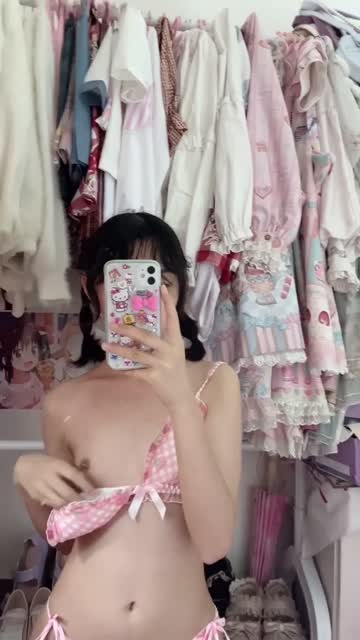 Remas Tete Keluar Susu gagahi pacar di indekos sampai keluar