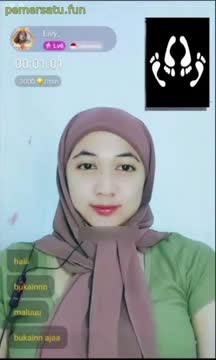 Hijab sange binal parah pamer body di toilet umum