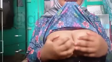 Hijab baju batik pamer – ngewe di ruang tamu sampai keluar