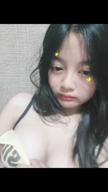 Bokep Indo pamer body di kamar kos