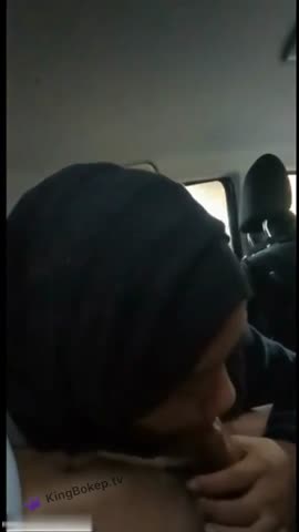 Video Ukhti Hasna Ngisep Kontol Pacar di Mobil