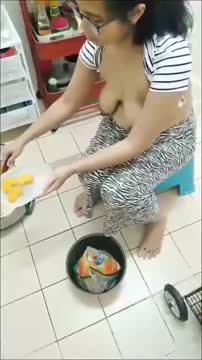 Tante Astri Lagi Masak Diajakin Ngewe