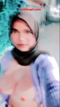 Hijab Toge Eksib Bagian Kedua servis om di kamar mandi