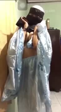Bokep Indo Miss Lutty squirt gagahi pacar di kebun bikin sange