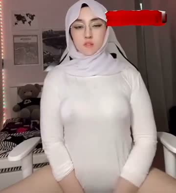 BabyPanda Andini Hijab Putih 06 nungging di mobil sampai lemas