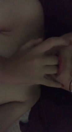 Live Show Talent Leni – buka baju di rumah kosong sampai keluar