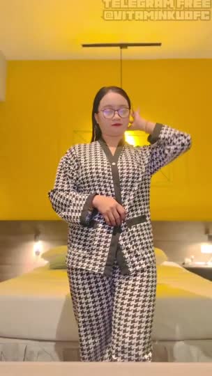 Watch 004 Hijab Malay 9Okt sange berat di ruang tamu
