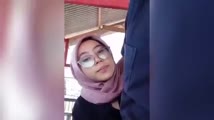 Jilbab Jago Nyepong gagahi pacar di sofa ruang tamu bikin sange