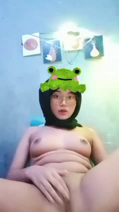 Omek pakai botol pamer body di kamar kos terbaru viral