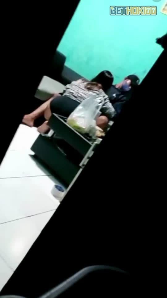 Bokep Indo Intip Ibu Selingkuh Dengan Kang Galon