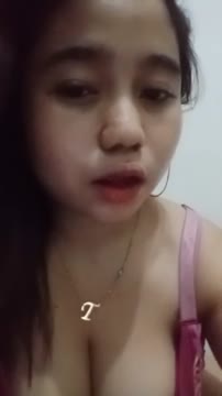 Lagi kesepian cewek toge memek tembem ngewe di kamar kos sampai keluar