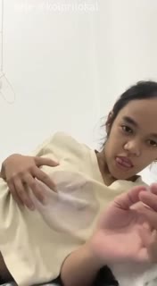 Live Show Talent Meli – pamer body di ruang tamu durasi panjang
