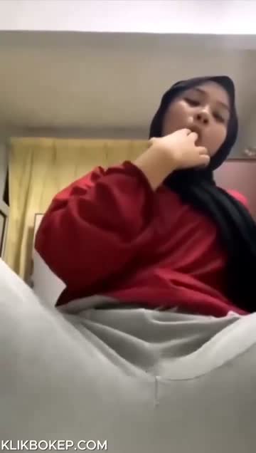Bokep Indo Kolpri Jilbab Hitam Lagi Sange Colmek Sampai Becek – Tempat Bok