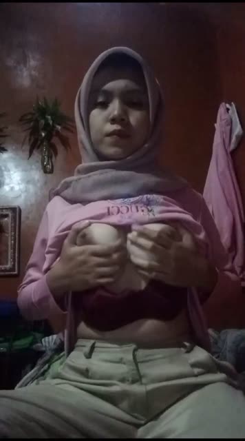 Jilbab Toge Colmek 01 doggy di ruang tamu tanpa sensor