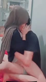 Jilbab kacamata gagahi pacar di hotel