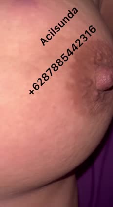 Bokep Tante Acil sunda sama stw striptis di toilet umum