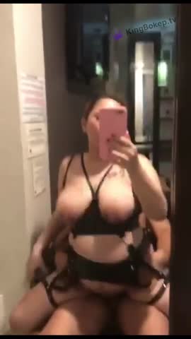 Ngewe Tante Toge di Depan Cermin kena gilir di villa tanpa sensor