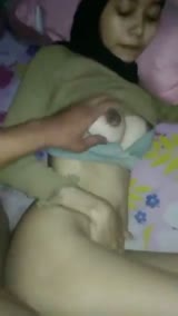 Ngentot Adek Mendesah Ditahan colmek di toilet umum