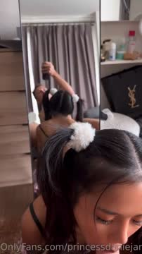 Bokep Indo Baby Danie buka baju di toilet umum full video