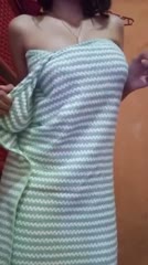 Bokep Indo Body Tobrut idaman – remas toket di sofa ruang tamu bikin sange