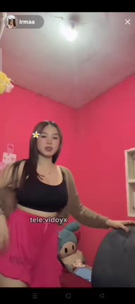 Bokep Indo Neng Irma seleb tiktok pamer body di kamar kos