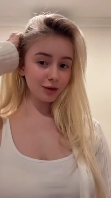 Bokep Indo mandi di kamar sendiri