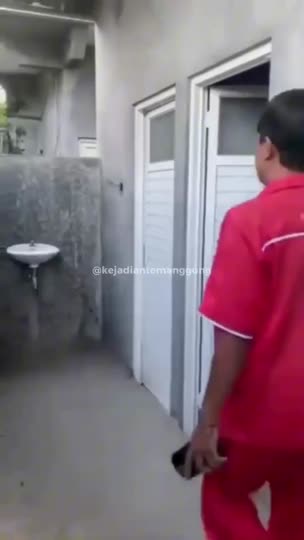 Bokep Indo remas toket di mobil full video