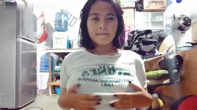 Bokep Indo Arayessa Tiktok pamer body di ruang tamu durasi panjang