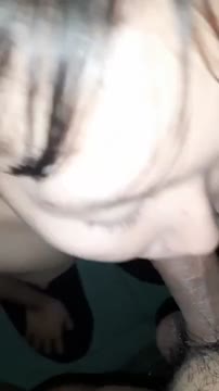 Minta adek sepongin kontolku yg sange di tengah malam