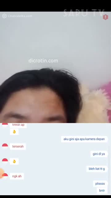 Bokep Indo main di kebun sambil live