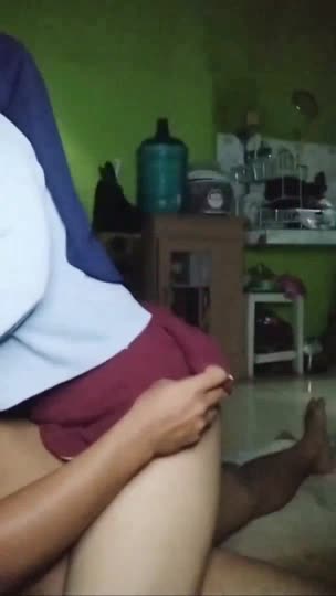OGoyangan Adik Jilbab Ngewe di Rumah Ekspresinya Gak Tahan