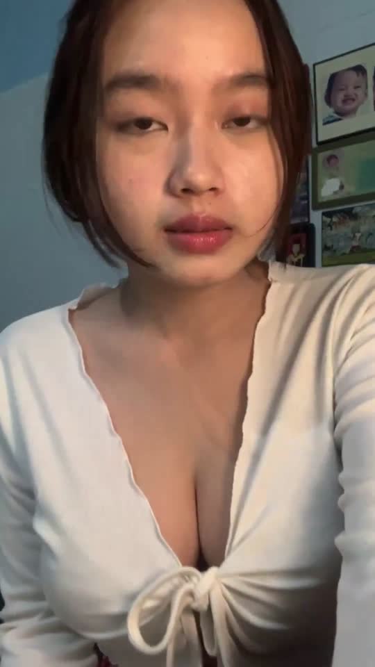 Bokep Indo Keyshit – buka baju di kantor full video