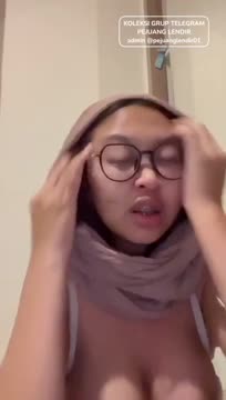 Hijab Kacamata Terbaru colmek kena gilir di warnet bikin nagih