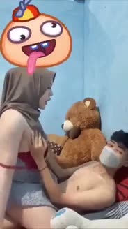 Bokep Tante Janda cantik dengan berondong pamer body di sofa ruang tamu