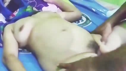 Bokep Indo Pijat Maryono remas toket di kamar kos sampai keluar